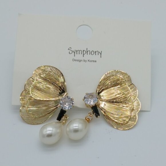 Symphony Like New Gold Tinted Butterfly Earrings (Posts) - Picture 1 of 1